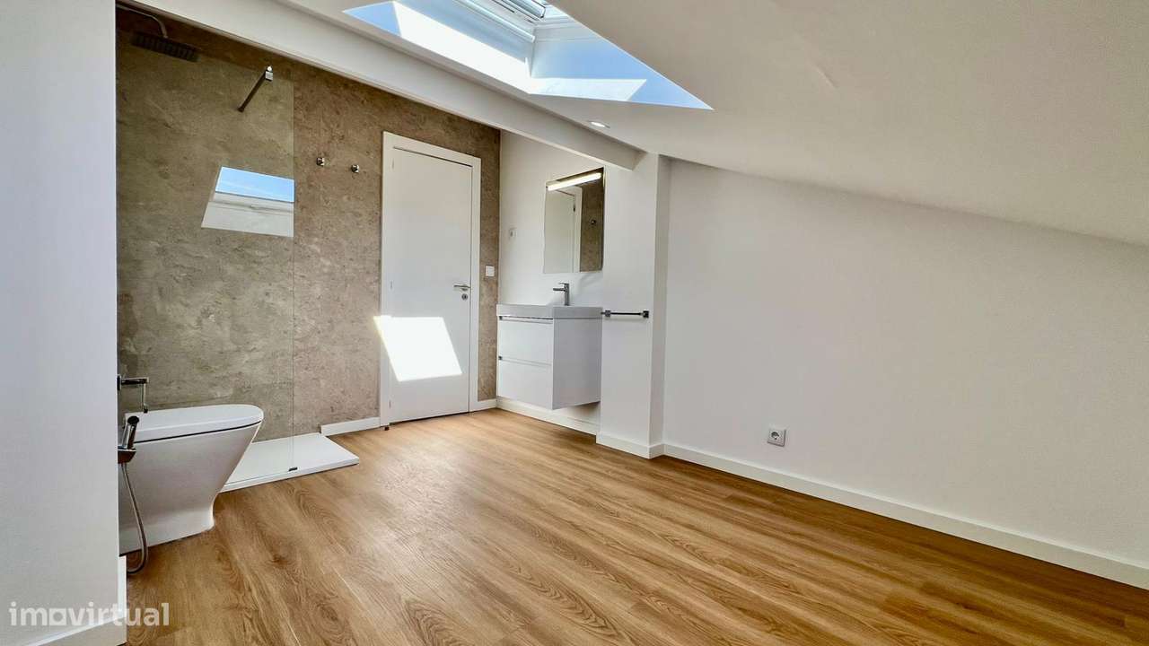 Apartamento T3+1 Duplex | 154 m² | Totalmente Remodelado | Queluz-47