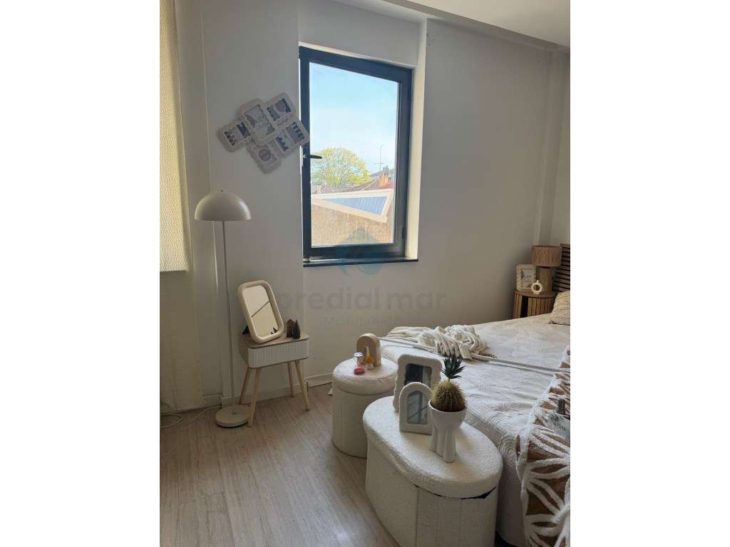 Conforto e Localização: T0 Pronto a Habitar Perto da Praia e Metro-2