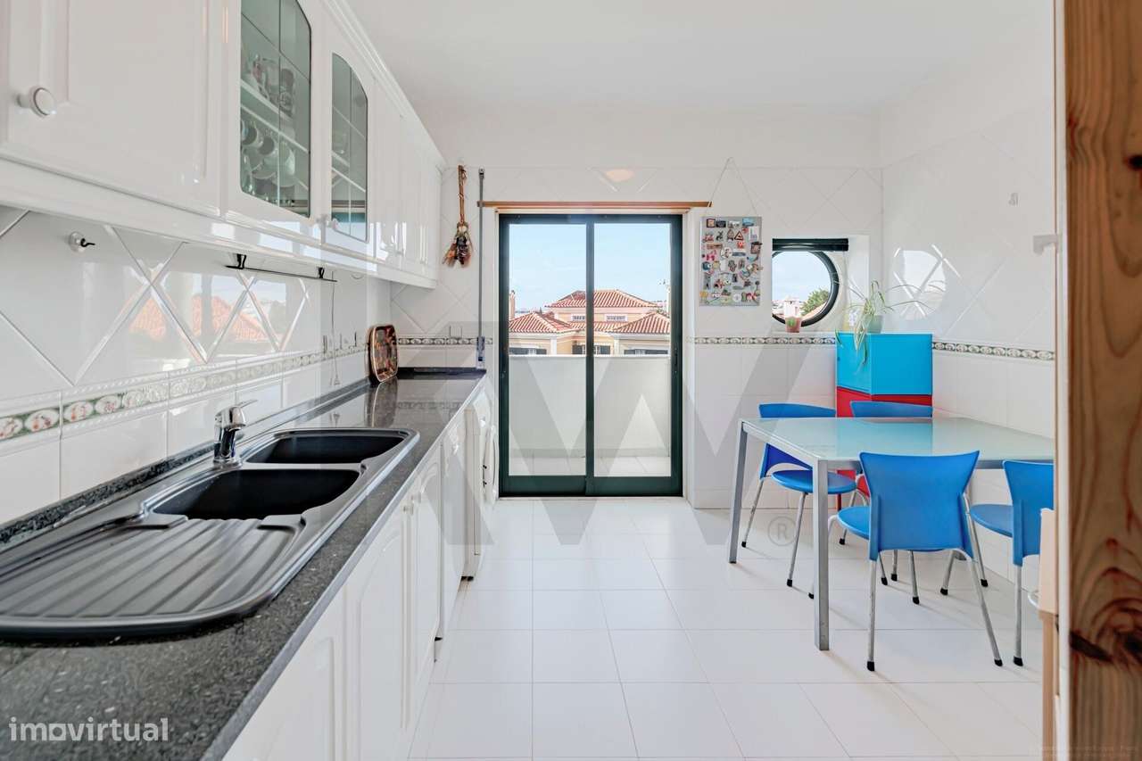 Excelente apartamento T2 para venda no Arneiro, com Box e varandas - Grande imagem: 4/22