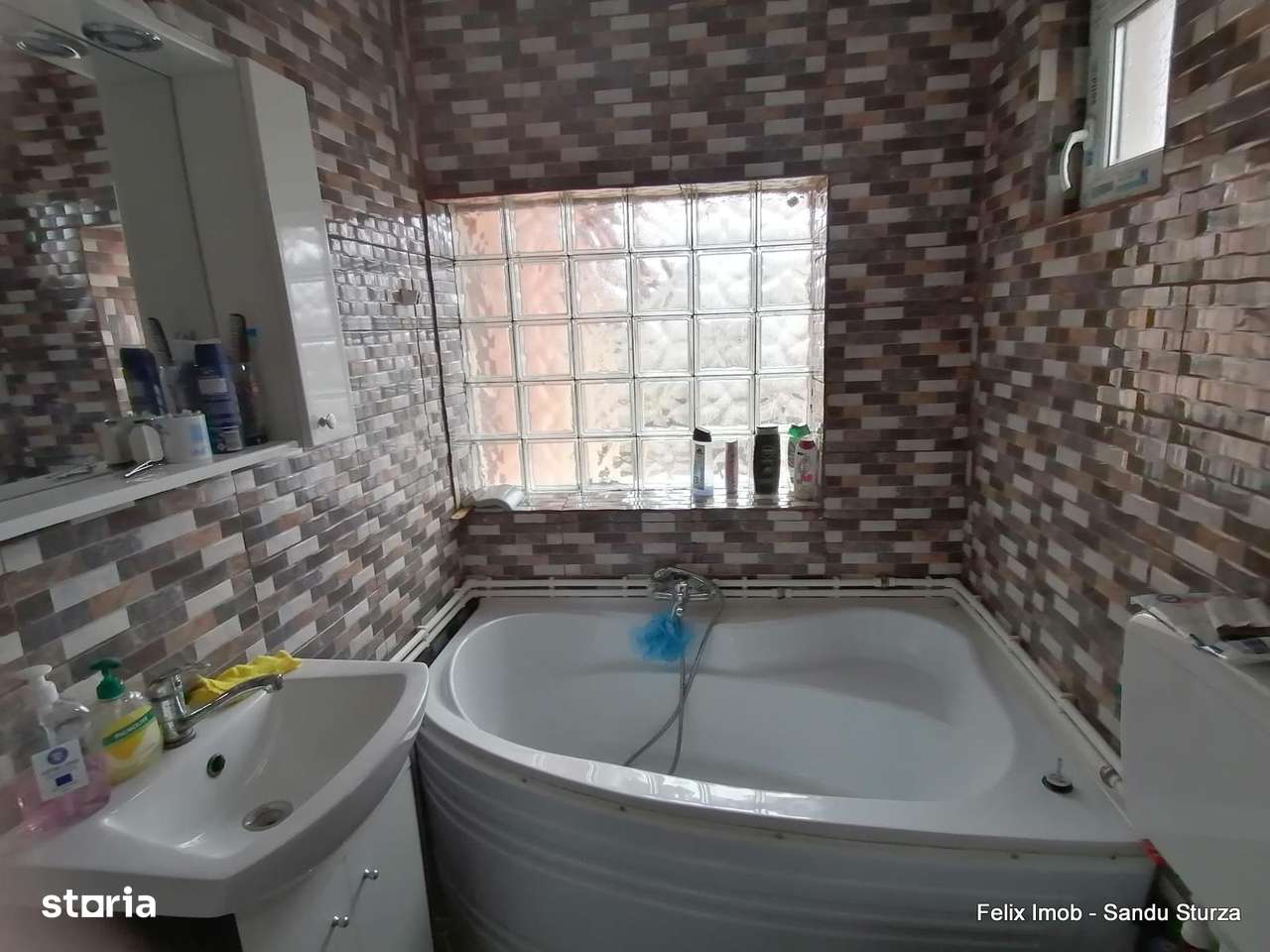 Lipova, gospodarie formata di 2 case si teren 2900 mp - Imagine principală: 5/10