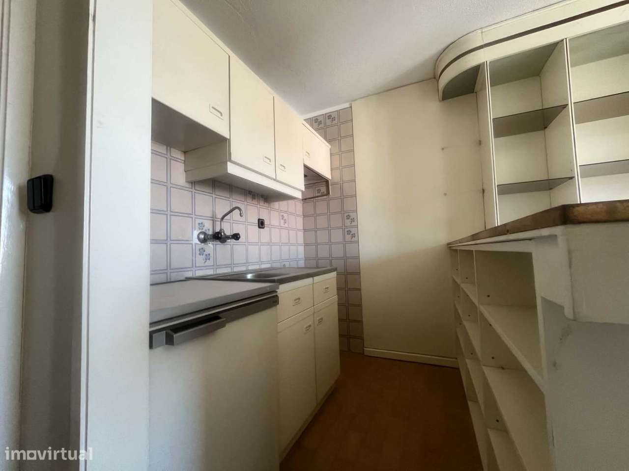 Apartamento T1 no centro do Porto com garagem-16