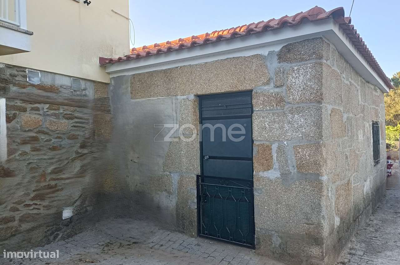 Construção rural em granito com potencial de ampliação e remodelaçã... - Grande imagem: 2/8