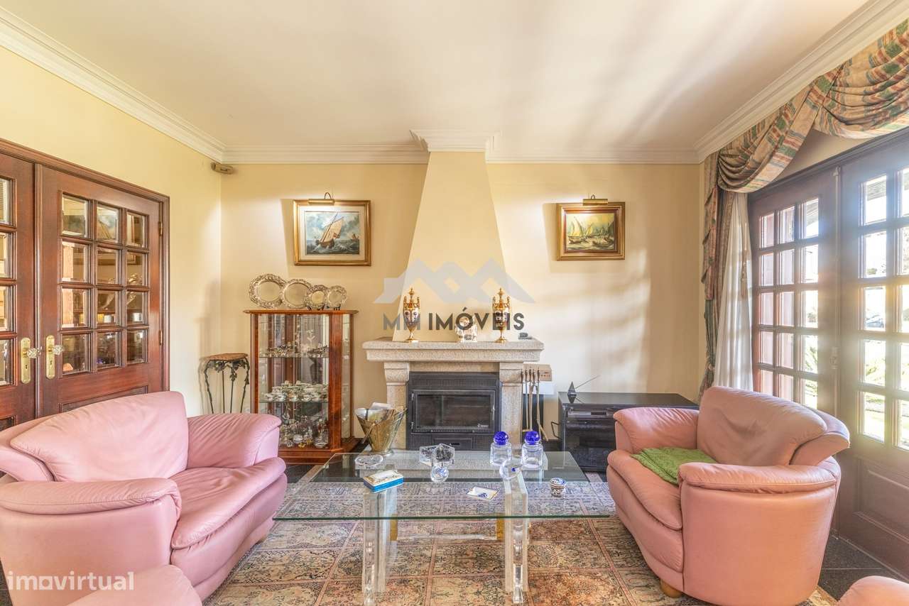 Moradia T4+1 | 4 Frentes | Miramar | 500m Praia | Jardim - Grande imagem: 5/53