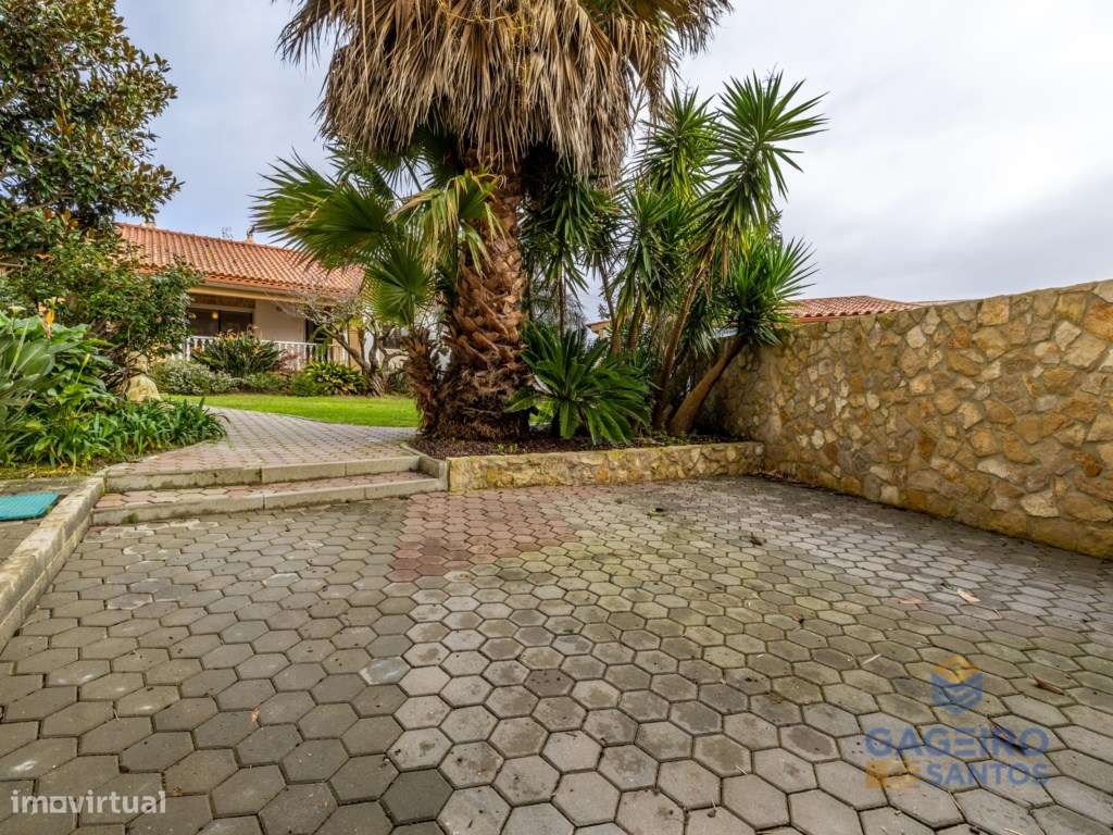 Moradia T2 + 1 com Jardim e Churrasqueira a 5 Minutos da Praia-14