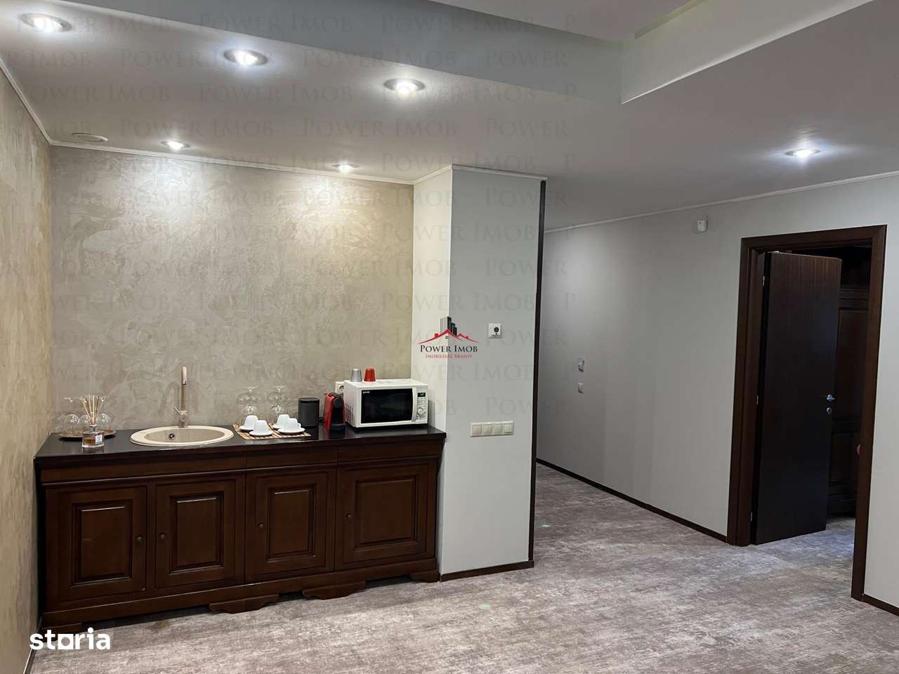 HOTEL ALPIN - Vanzare apartament cu 3 camere in Poiana Brasov - Imagine principală: 4/10