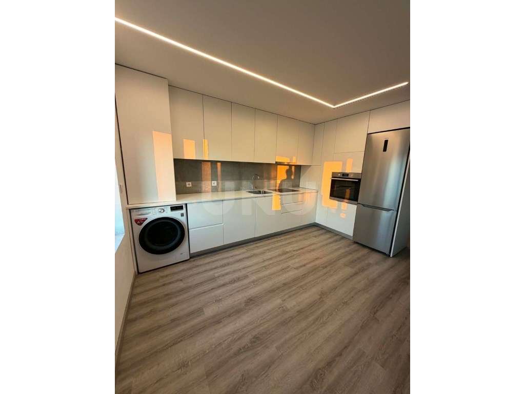 T1 Renovado para venda em Sé, Braga-0