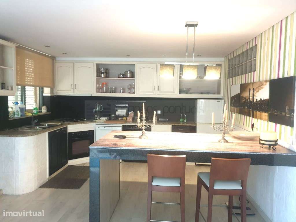 Moradia Gaveto T3 mais escritório e um apartamento T2-29