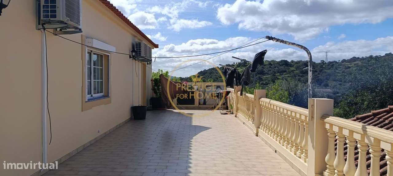 1º Andar com cinco assoalhadas - Grande imagem: 4/37