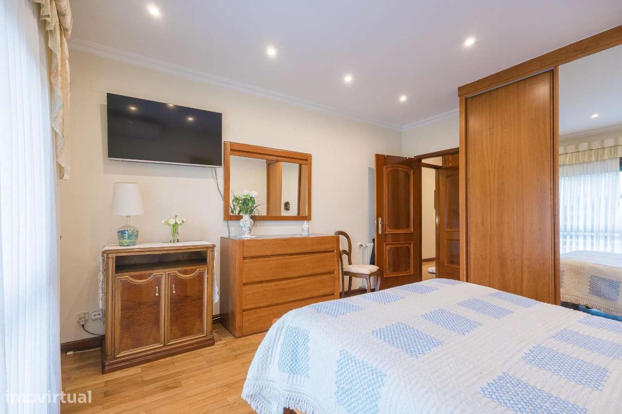 Moradia T4 exclusiva | Piscina| Zona Agrícola | Junto à Praia-17