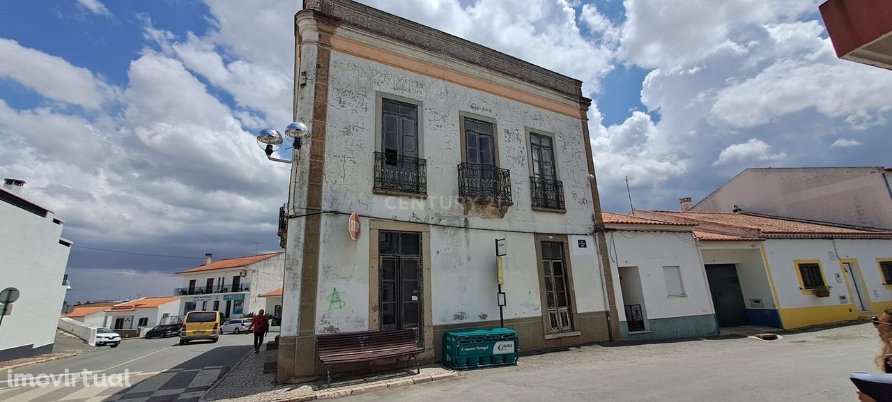 Casa Bi-centenária para renovação Total