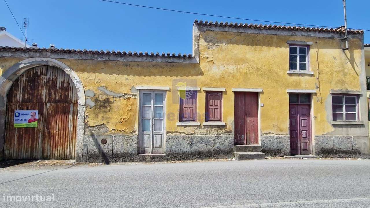 Armazém em Calvaria de Cima por recuperar - Grande imagem: 3/38