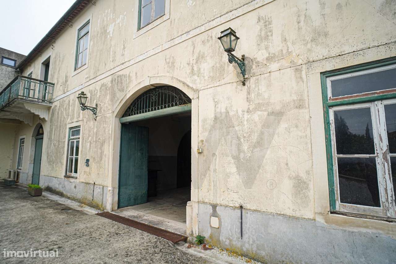 Palacete único dos anos 30 do séc. XX ergue-se no coração de Alcanena-14