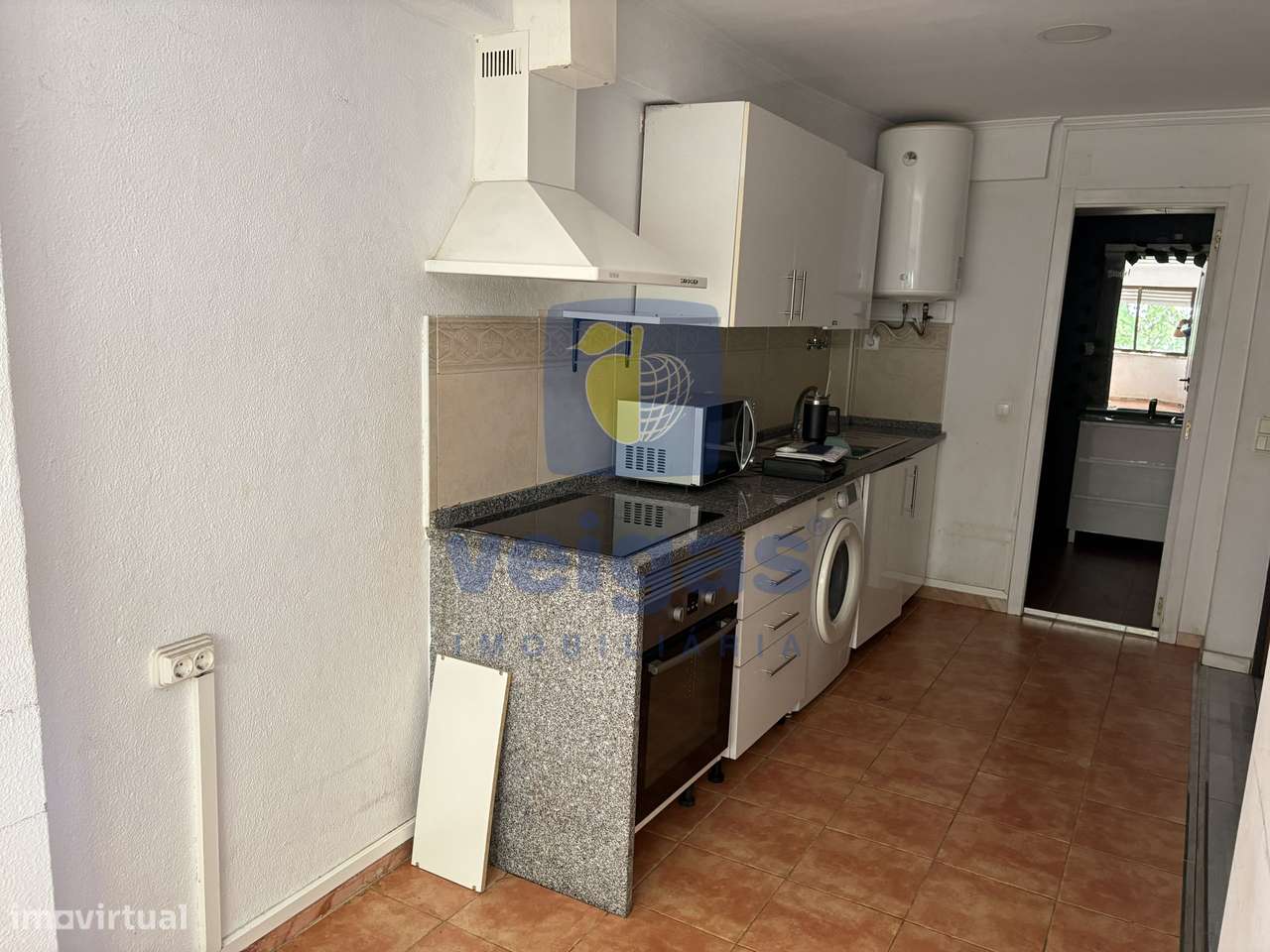 Atelier / Estúdio transformado em T1 no centro da Agualva-12