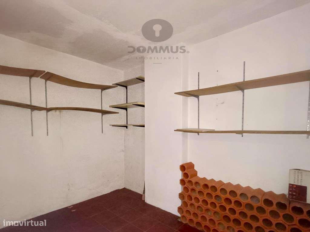 Apartamento T2 Remodelado c/ Arrecadação em São Marcos-26