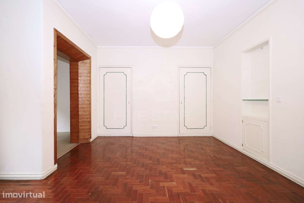 T4 Duplex - Parede - Vista Mar - Varanda - Garagem - Para Renovação-12