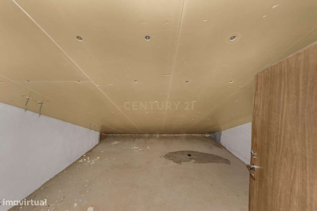 MORADIA T5 COM GARAGEM E PISCINA, 327 M² DE TERRENO PARA USUFRUIR-50