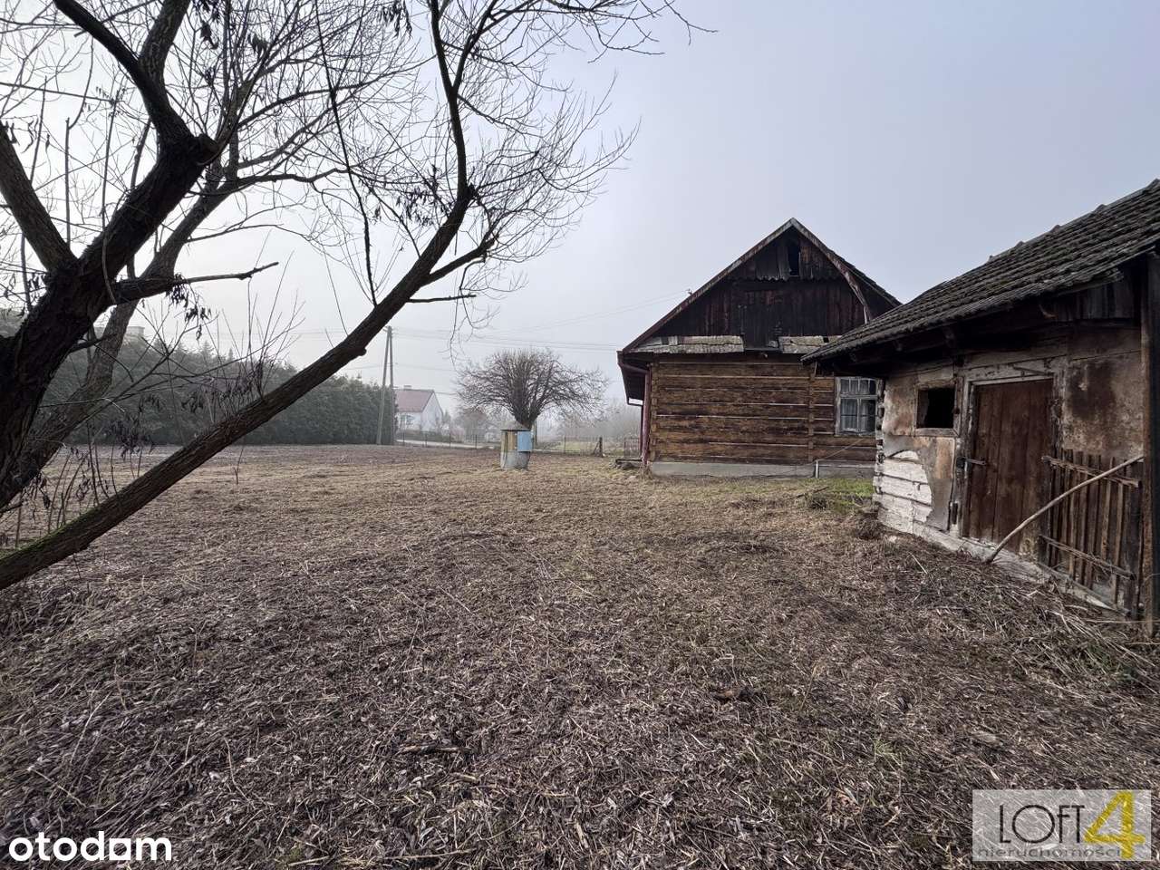 Drewniany dom z duszą na 17-arowej działce-11