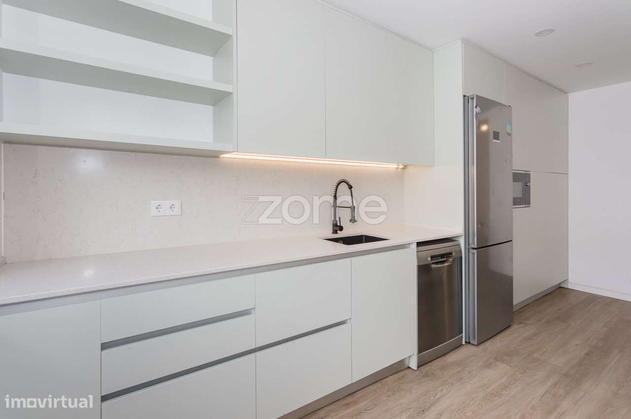 Moradia T3, com garagem e jardim na Parede - Grande imagem: 5/23