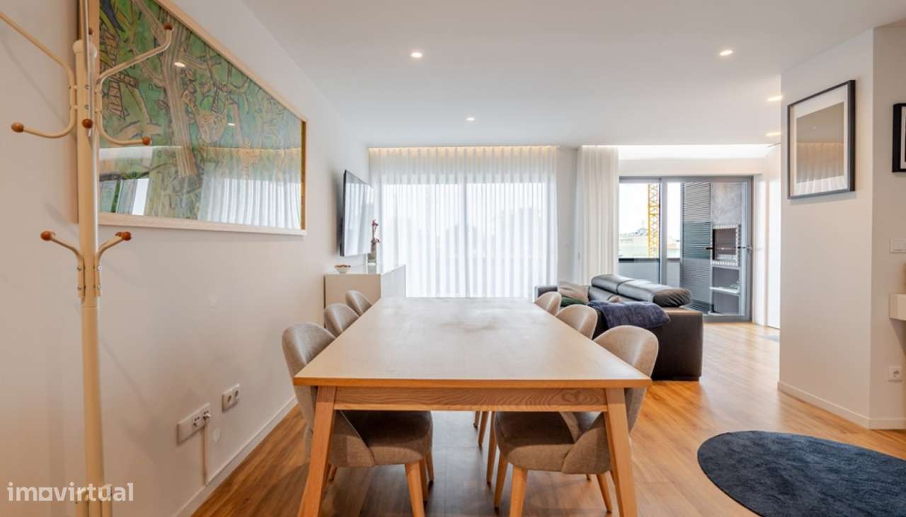 Apartamento T3 com varanda e vistas desafogadas em Leça da Palmeira-7