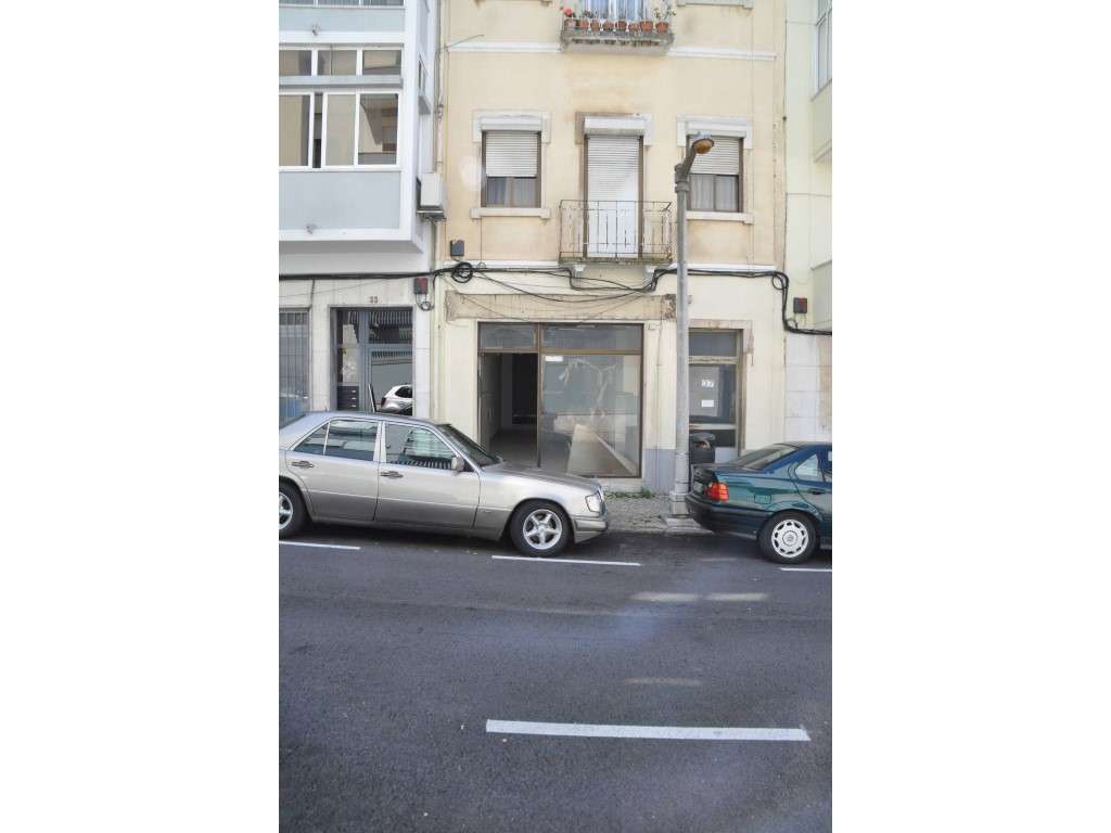 Prédio para Reconstrução de 4 Apartamentos T1 - Com Licença Paga-19