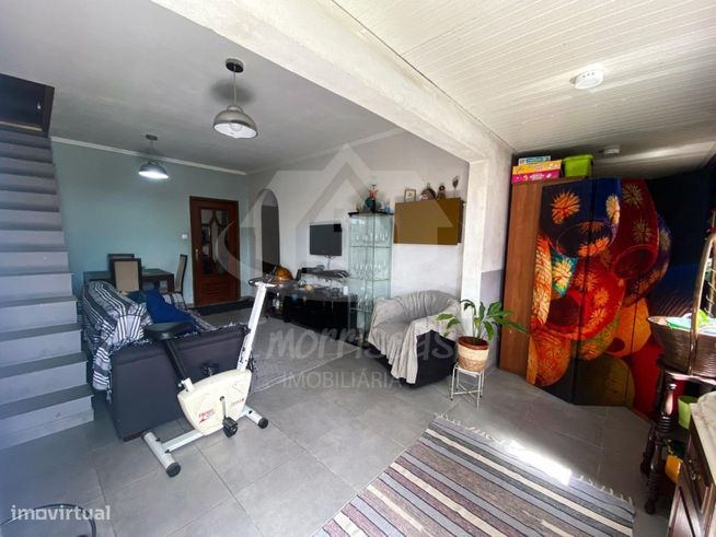 Moradia T2 com sótão aproveitado no Bairro da CAR em Camarate, Loures-2