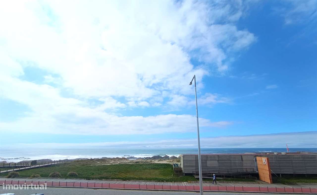 T3 Duplex com terraço em frente ao mar – Lavra-29