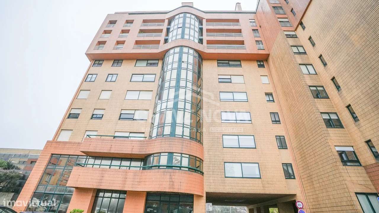 T2 Renovado c/ Lugar de Garagem na Alameda Jardins da Arrábida-25