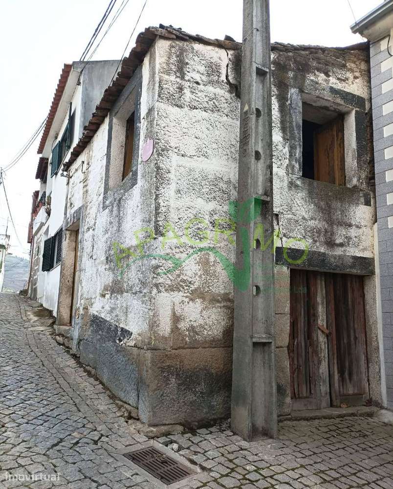 Casa para reconstrução em Trevões - Grande imagem: 3/9
