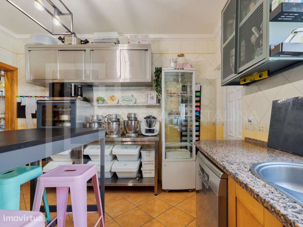Moradia T3 com Logradouro e Sótão | Quinta do Conde-10