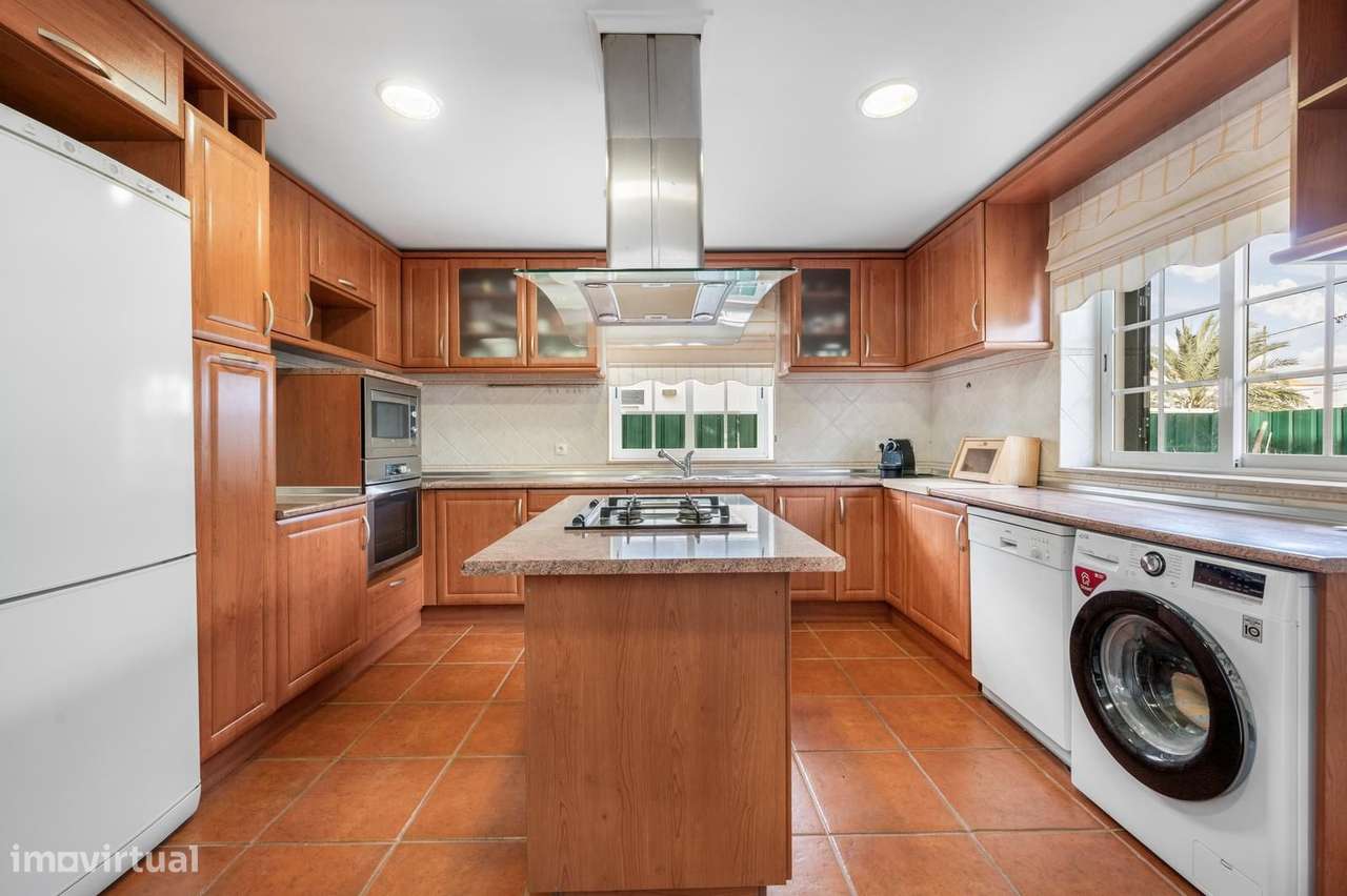 Moradia Isolada T3 com jardim, Aroeira, Almada-8