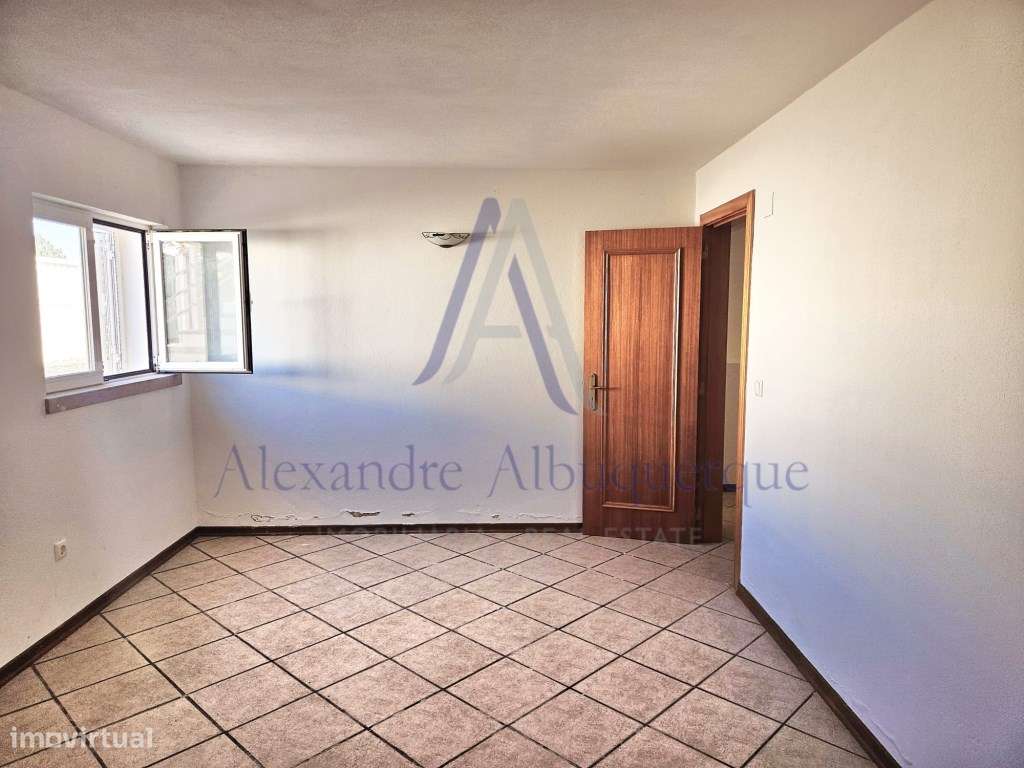 Moradia Isolada com Piscina T3+2-36