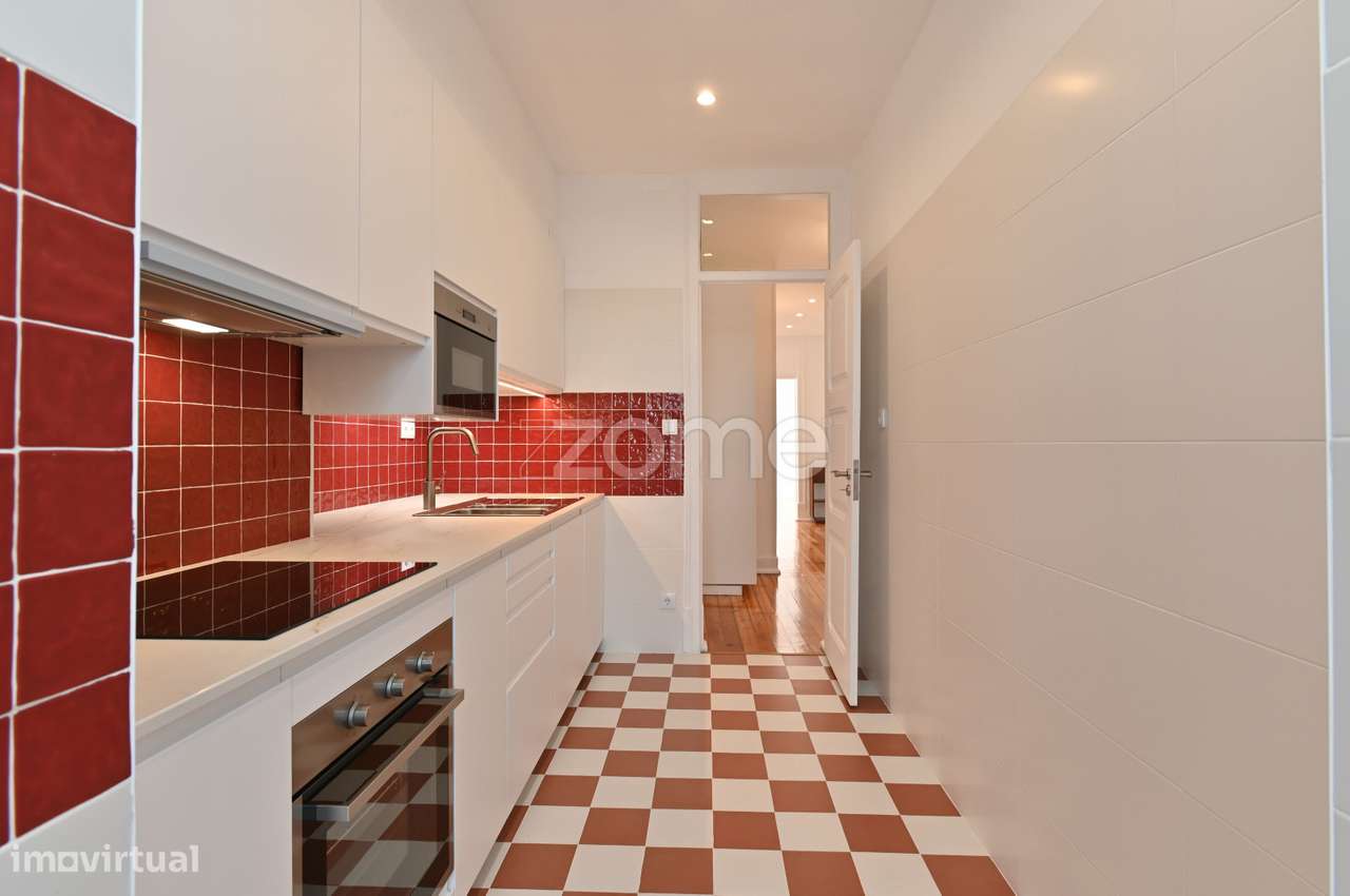 Apartamento T2+1 Renovado na Avenida Almirante Reis-17