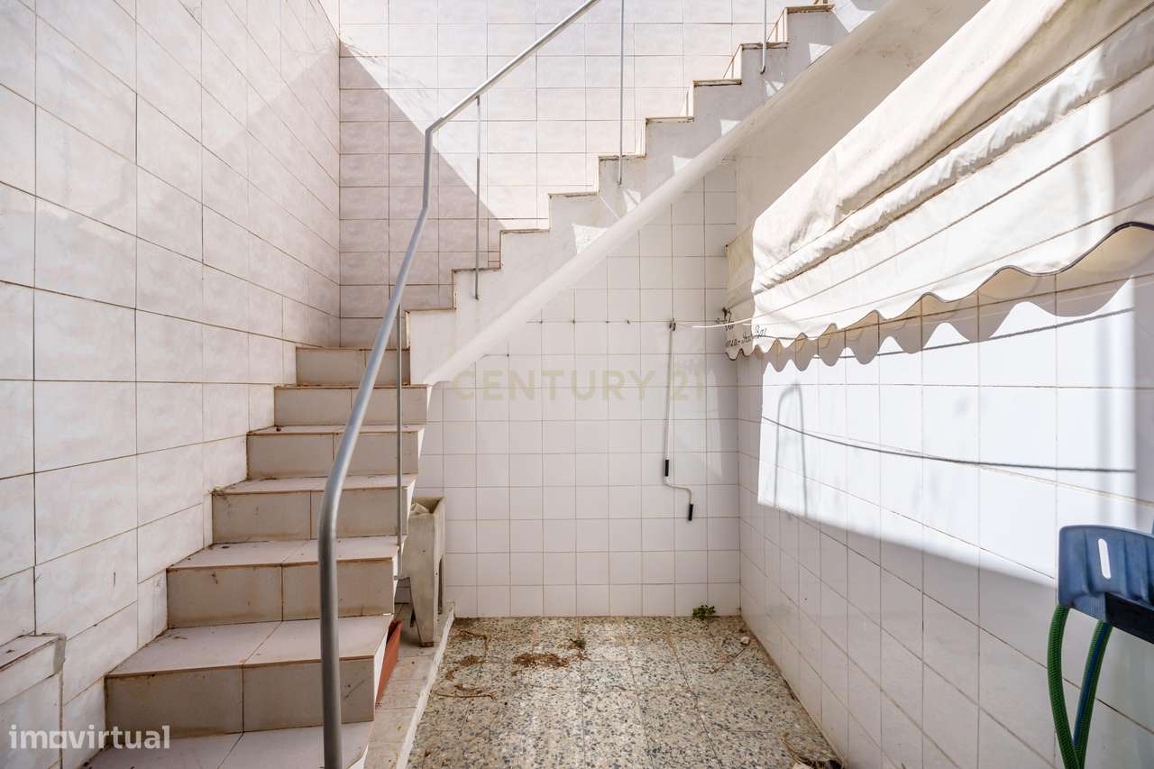 T2 renovado com varanda e terraço no Centro Histórico de Silves-6