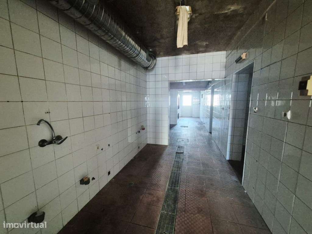 Edifício no centro de Milfontes-11