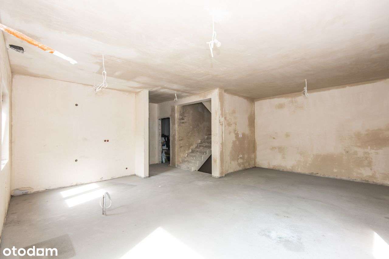 Bliźniak z wysoką piwnicą w Lusowie - dookoła LAS-8