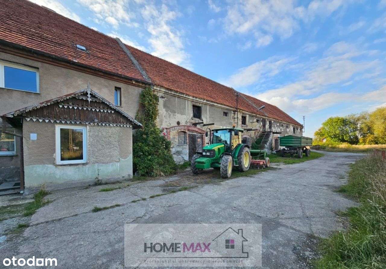 Budynek mieszkalny z zabudowaniami gospodarczymi-0