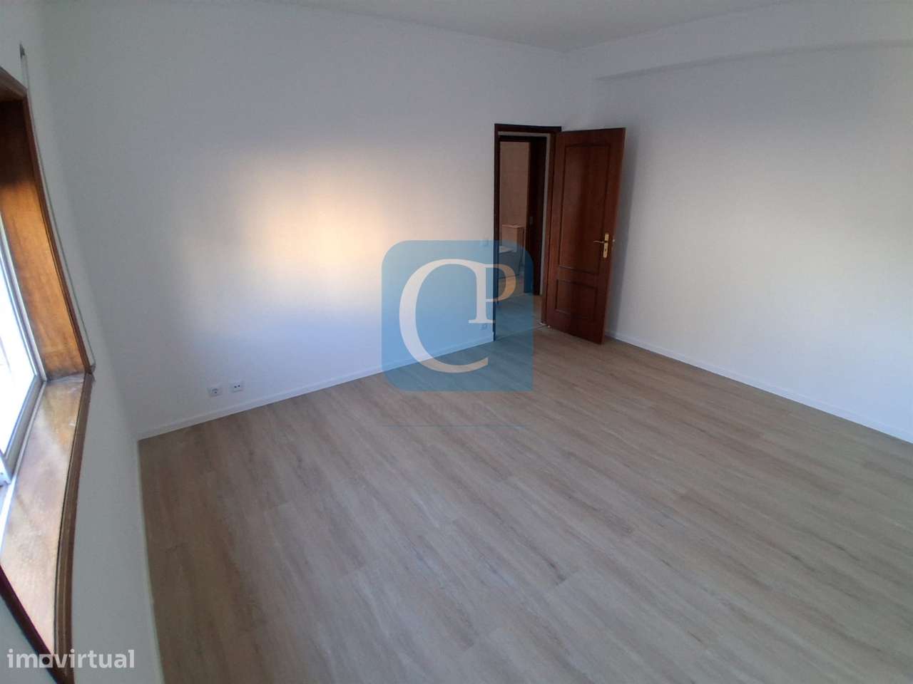 Apartamento T2 com varanda à estação do Metro de Campainha, Baguim do-5
