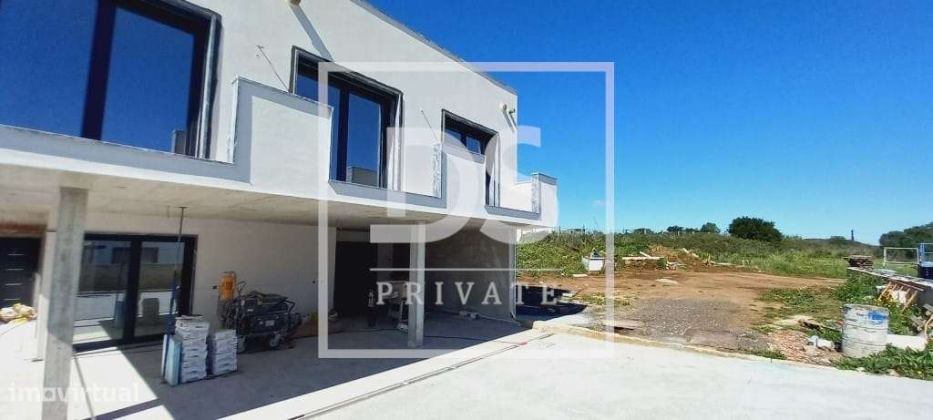 Moradia de arquitetura contemporânea com estacionamento-11