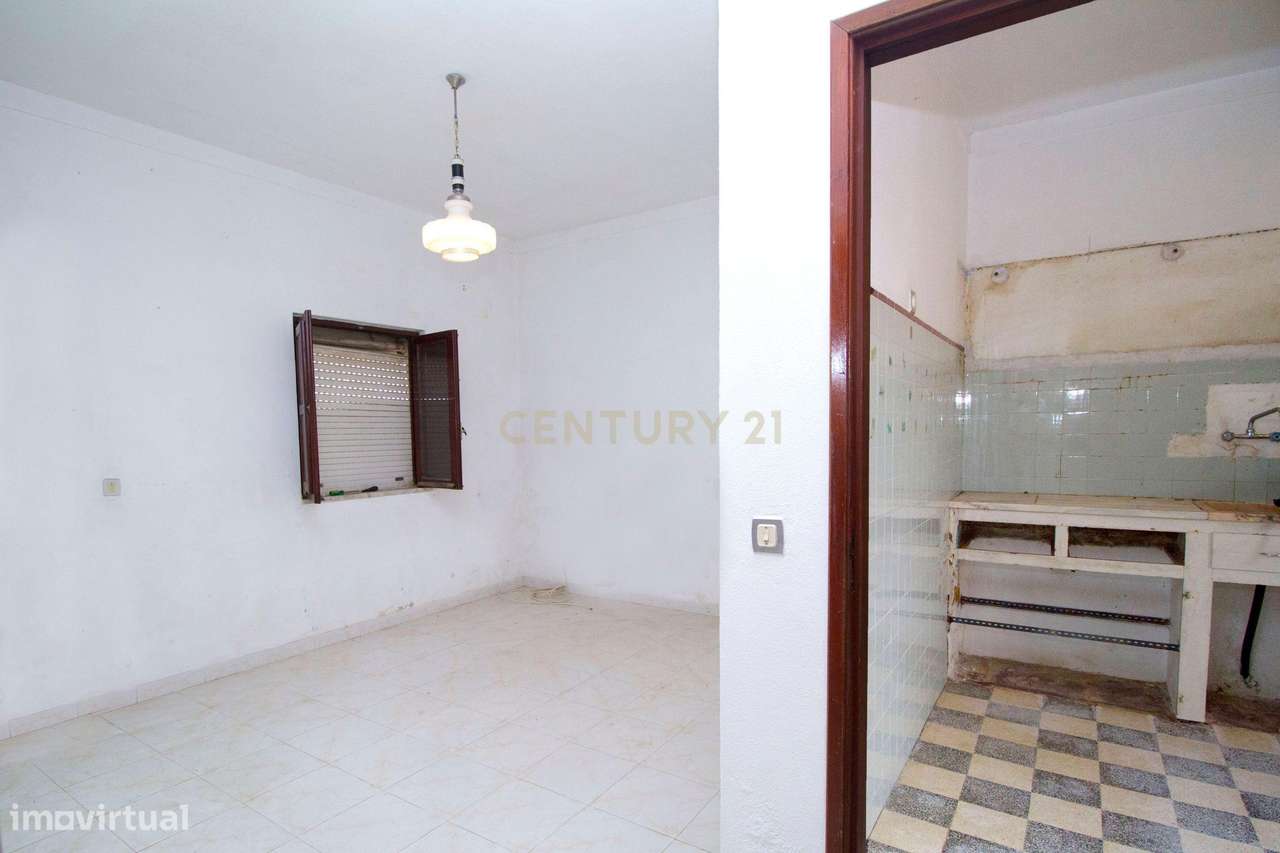 Moradia T2 para Remodelação nas Pontes-8