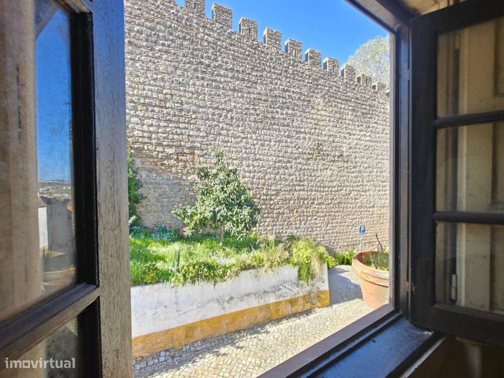 Moradia junto às muralhas do Castelo de Óbidos-12
