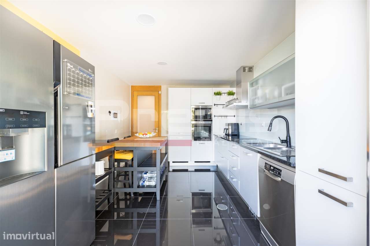 Moradia T5, com jardim e garagem para 4 carros, em Vila Nova de Gaia-8