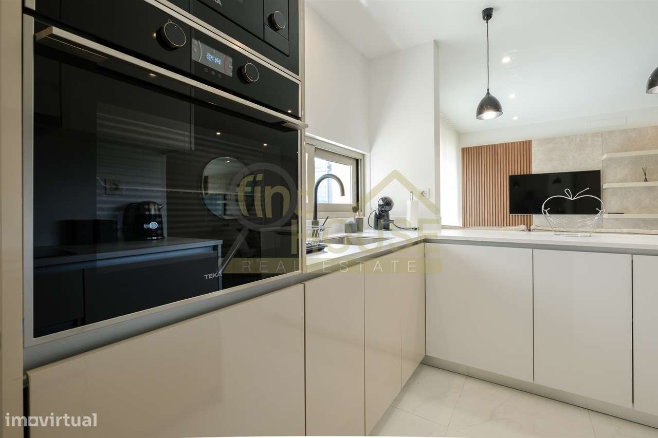 Vende-se T2 remodelado com garagem e arrecadação com vista para o jard-14