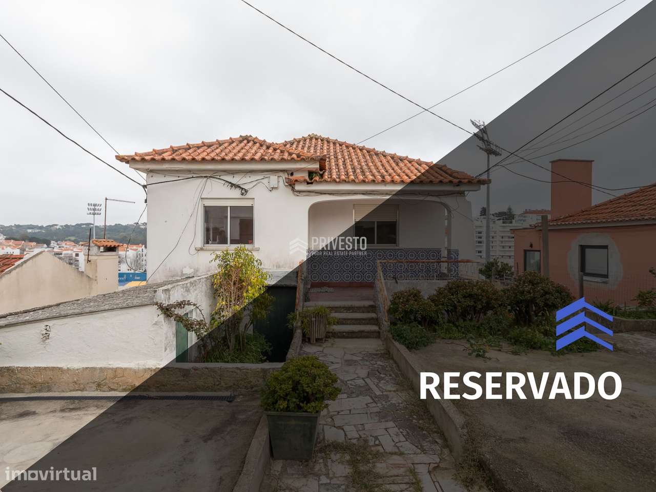 Predio Devoluto Com 3 Apartamentos Lote 551 M Alcabideche