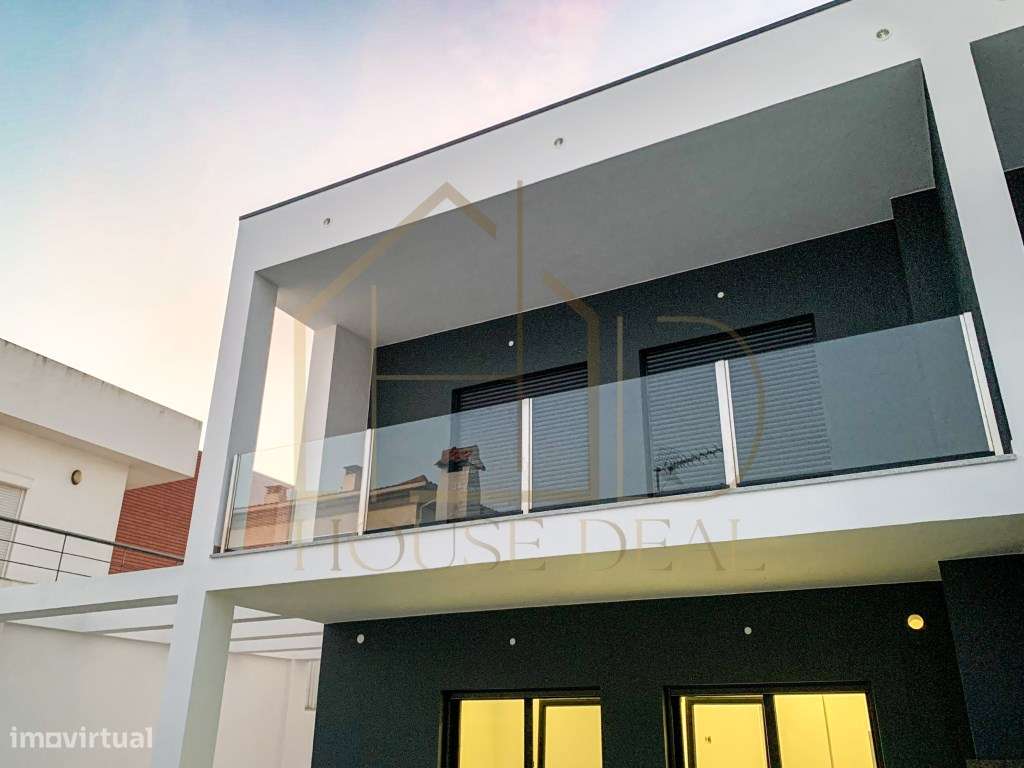 Fantastica Moradia T4 Com Piscina Redondos Fernao Ferro