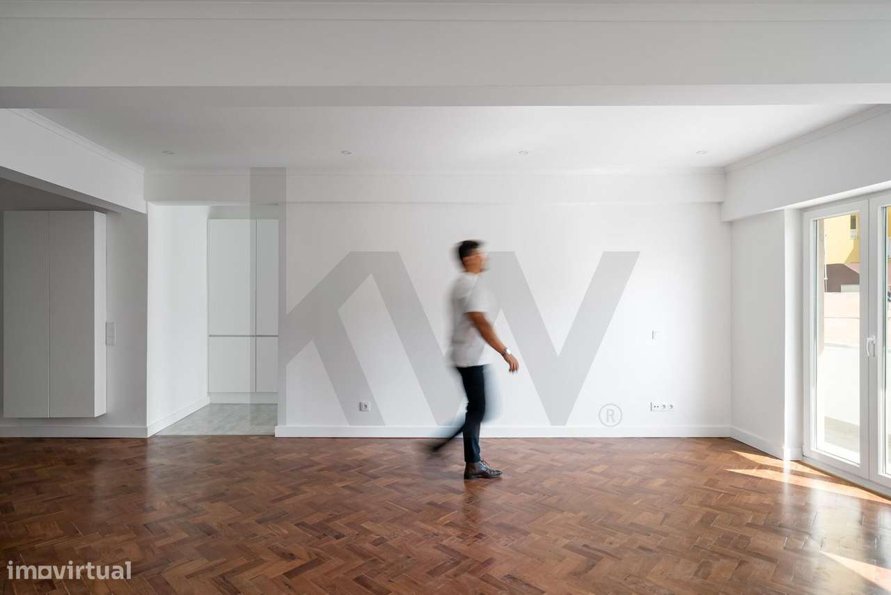 Apartamento T3 renovado, com lugar de Garagem e varandas - Grande imagem: 2/21