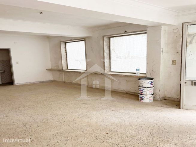 Loja com 210m² e Acesso Direto à Rua Para Veículos-6