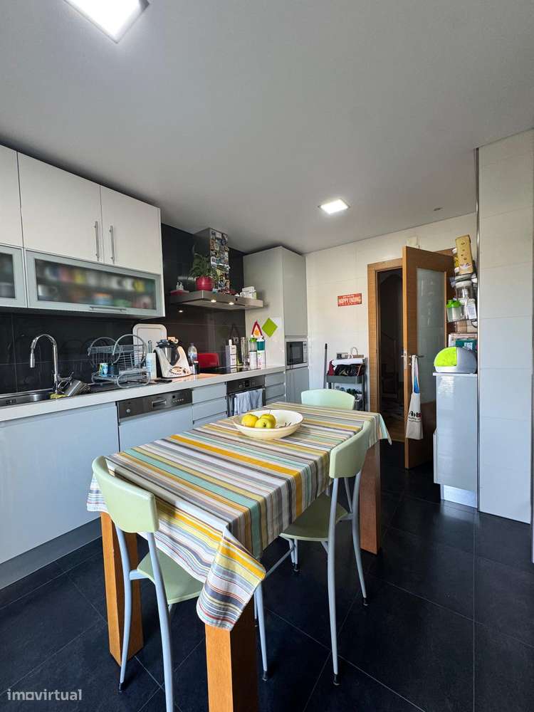 Apartamento duplex T4 com 3  garagens-10
