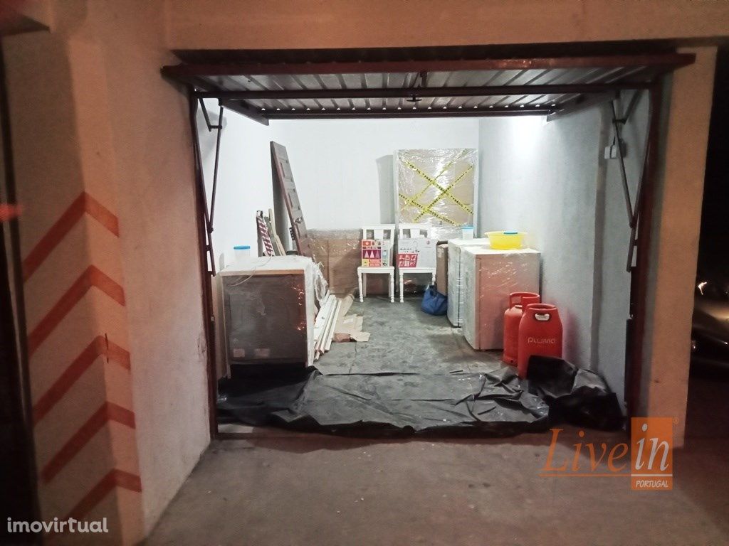 Garagem com 12m2 junto ao Centro da Vila da Ericeira