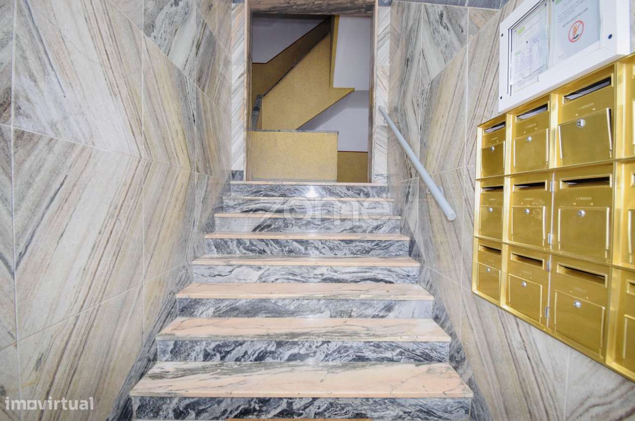 Apartamento T2 Totalmente Renovado em Paio Pires | Seixal-19