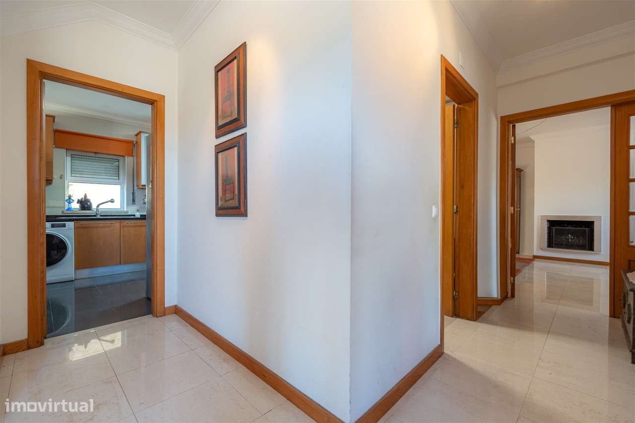 Moradia Geminada T4 Pronta a Habitar com Espaço Exterior e Churrasquei - Grande imagem: 4/36